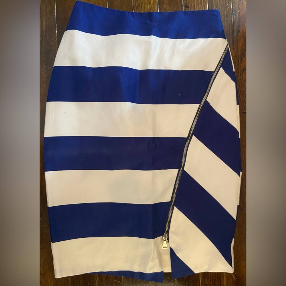 Express zipper skirt size 4